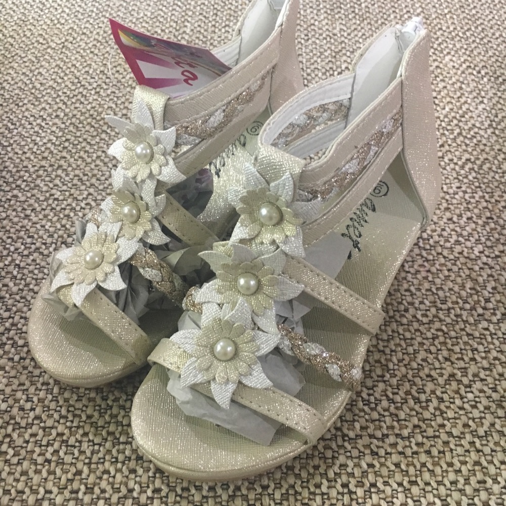 Ameta Sandals. NWT